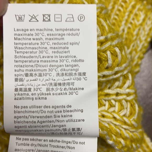 Yellow & White Crewneck Knit Sweater - Picture 10 of 13